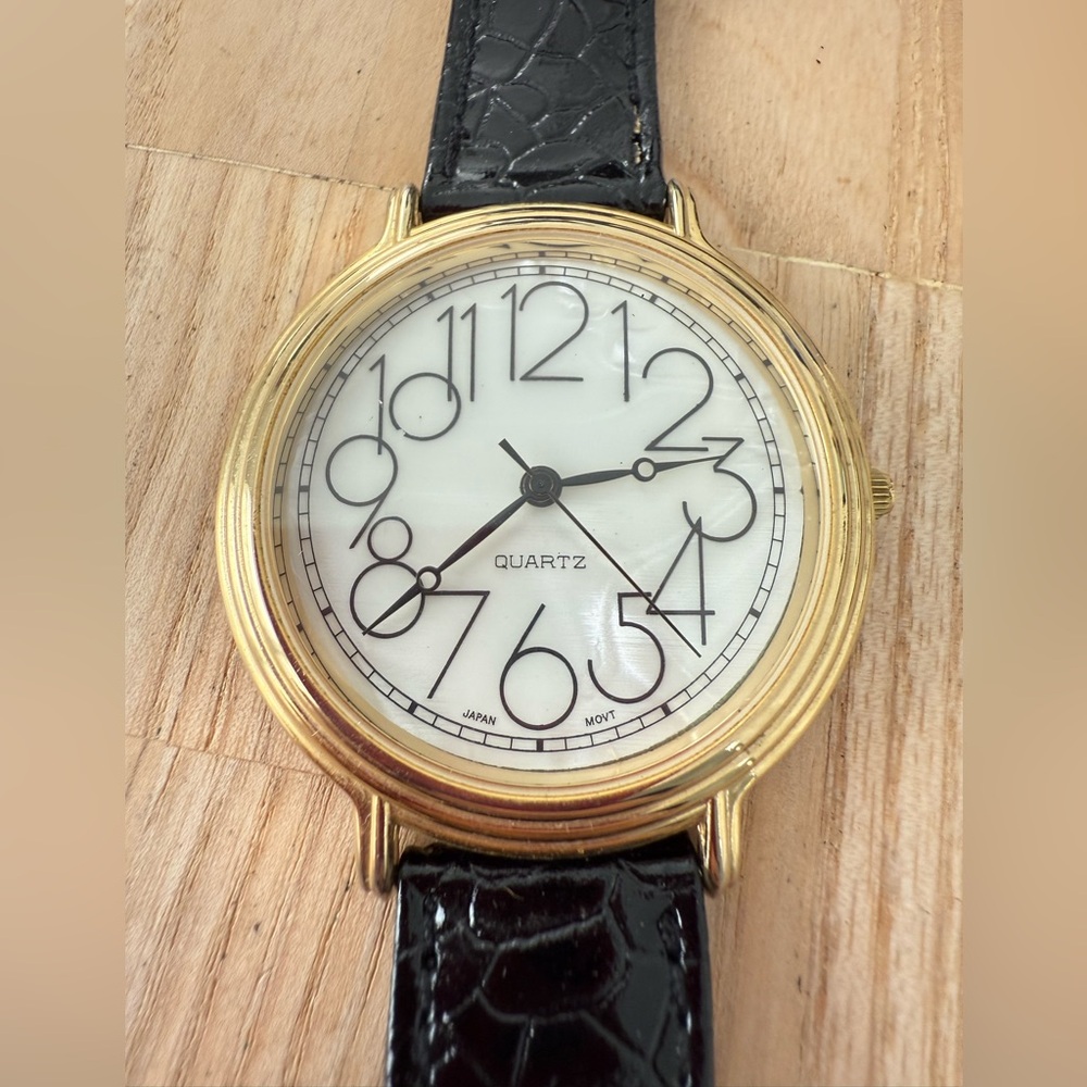 Unbranded ladies gold tone black leather watch NEW BATTERY